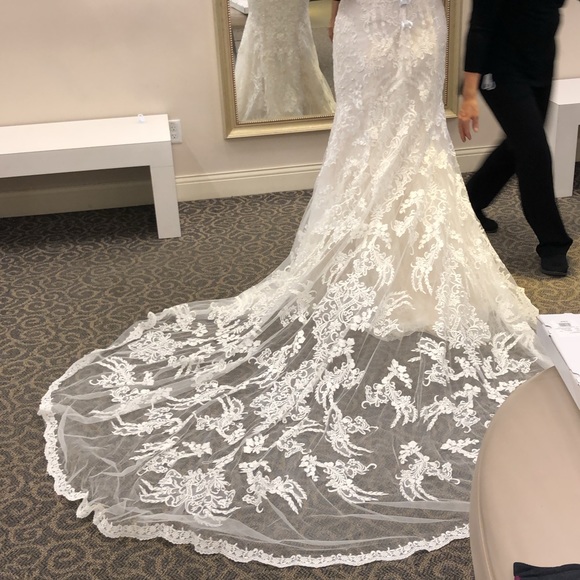 Wedding dress, designer Oleg Cassini - Picture 6 of 8